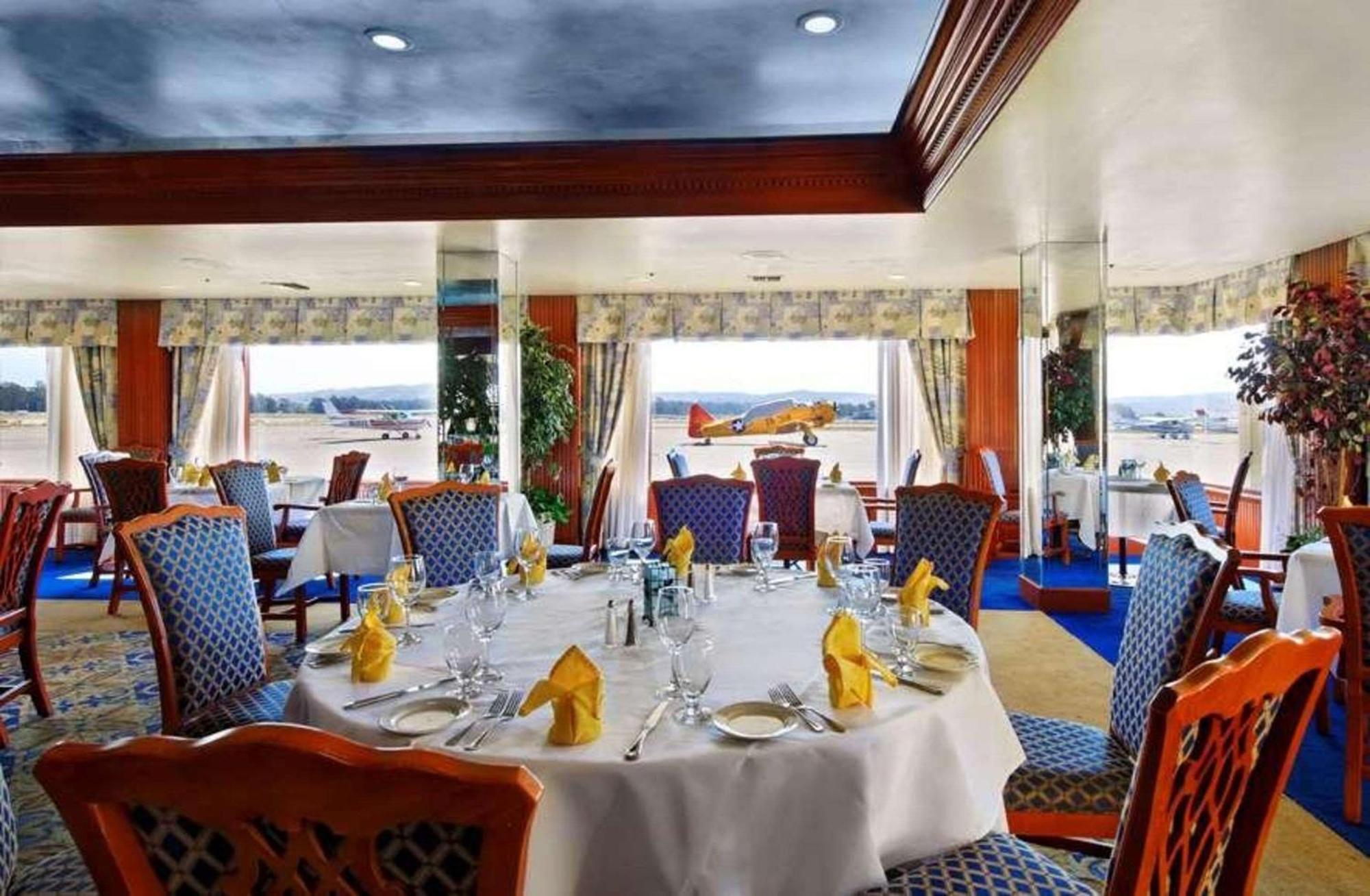 Radisson Hotel Santa Maria Ресторан фото